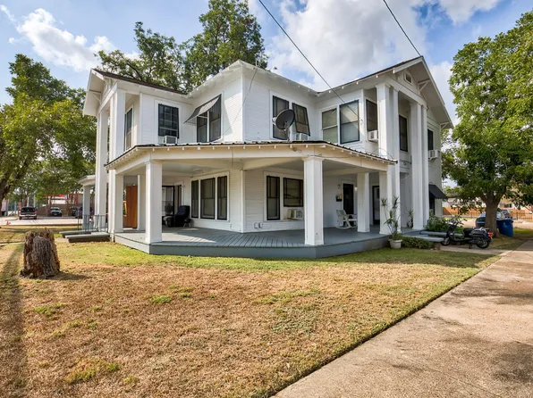 158 E Colorado St, La Grange, TX 78945