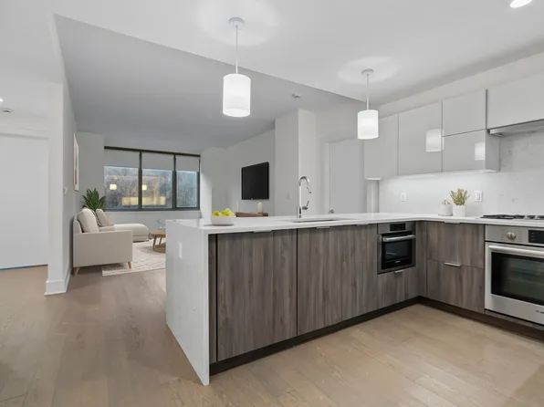 9 Avenue At Port Imperial image 1 of 40