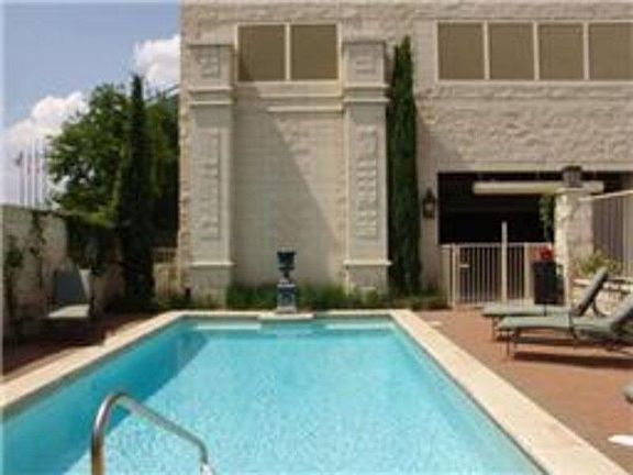 4th image of 2520 Robinhood St APT 1004