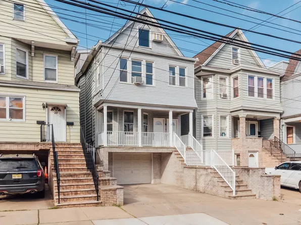 27 W 52nd St, Bayonne, NJ 07002