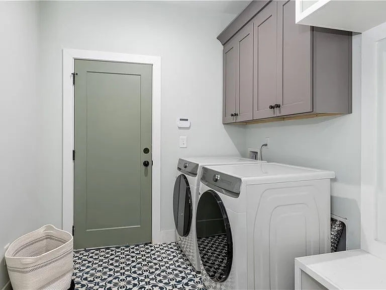 1393 Glenwood Ave SE — Photo 50