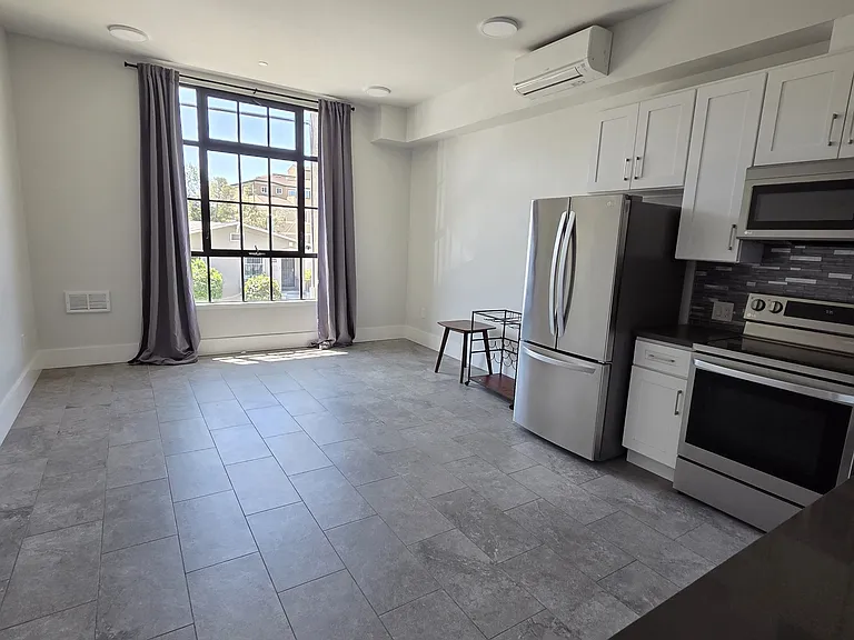 2550 Regent St #9 — Photo 7