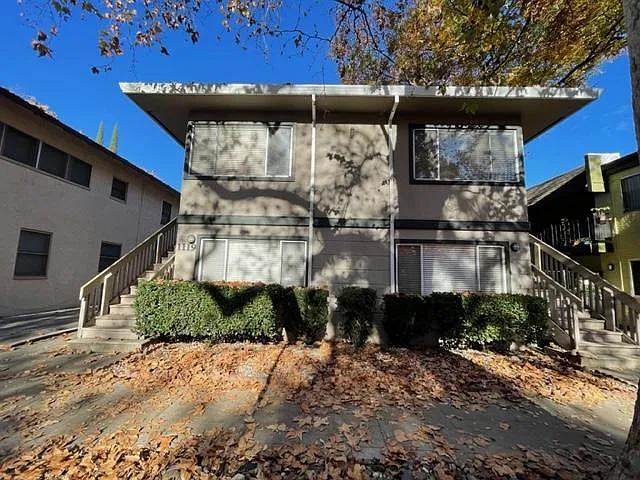 1119 T St #8
