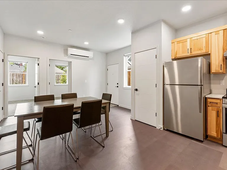 241 SE 80th Ave #103 — Photo 7