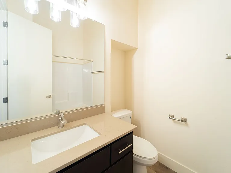 Capitol Hill Apartments — Photo 193