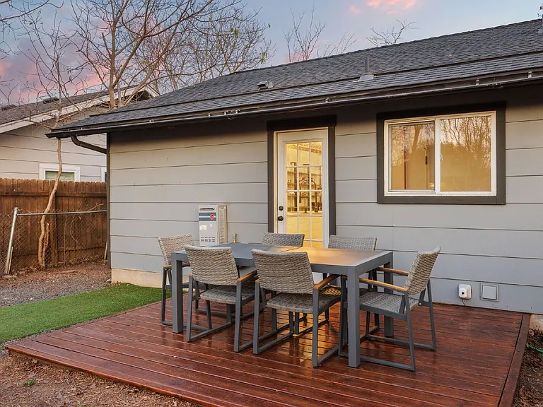 6904 Cherry Meadow Dr — Photo 27