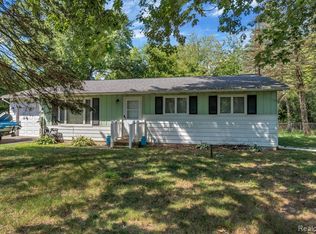 13308 North Rd, Fenton, MI 48430