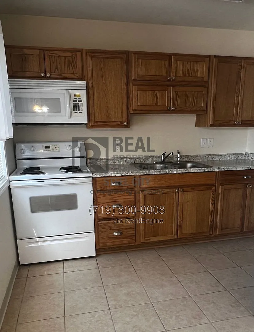 2 bed, 1.0 bath, 856 sqft, $1,600 — Photo 3