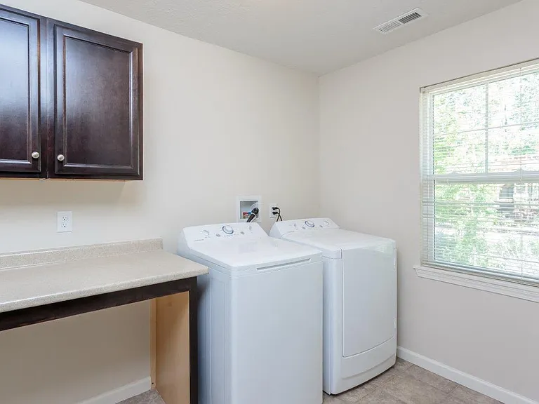 Auburn Creek Apartment Homes — Photo 9