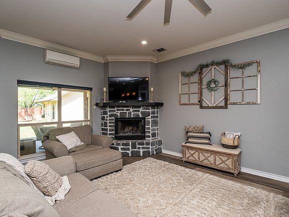 5th image of 3918 Caroline Ln
