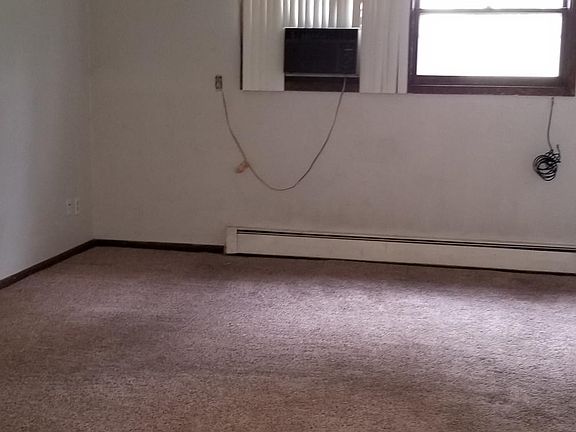 2nd image of 725 32nd Ave N