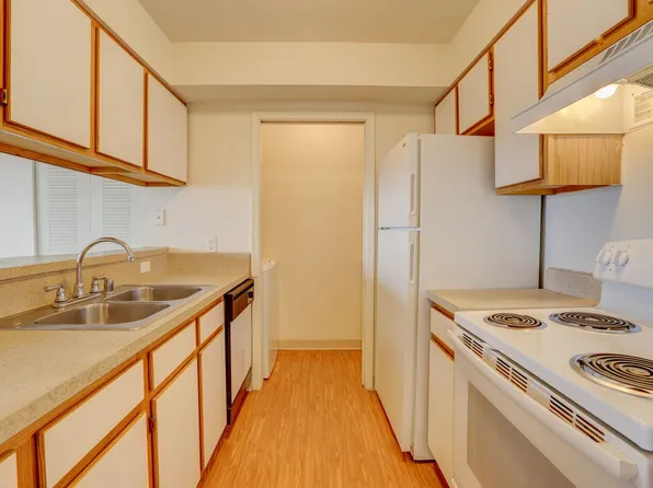 Americana Lakewood Apartments