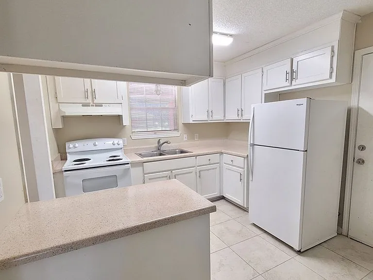 6506 Colonial Dr — Photo 10