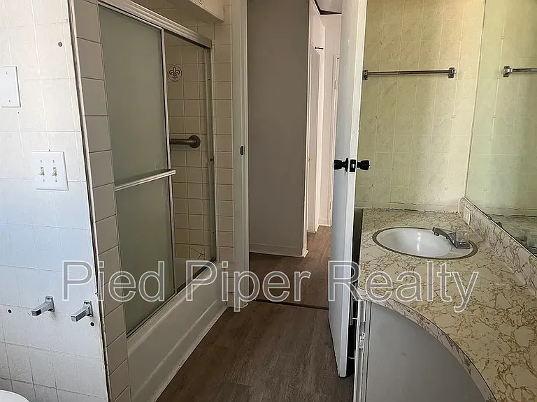 404 E Prospect Ter — Photo 10