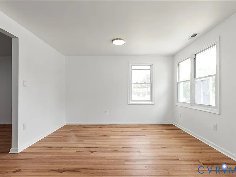 1806 Sussex St — Photo 10
