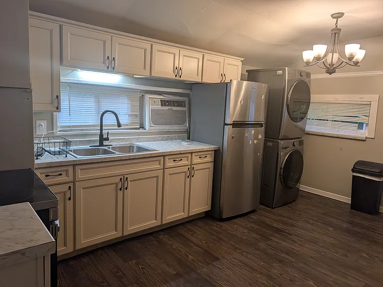 369 Massie Ave — Photo 3