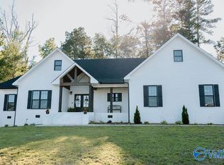 116 Bowery Ln, Albertville, AL 35950