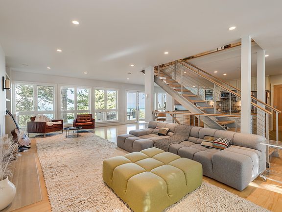 4th image of 4300 N Lake Dr