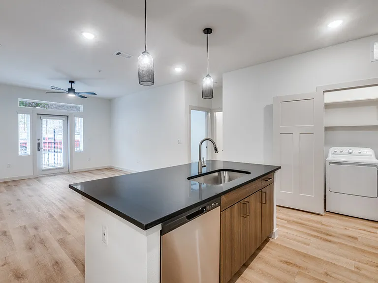 Burnett Lofts at Bishop Ridge — Photo 25