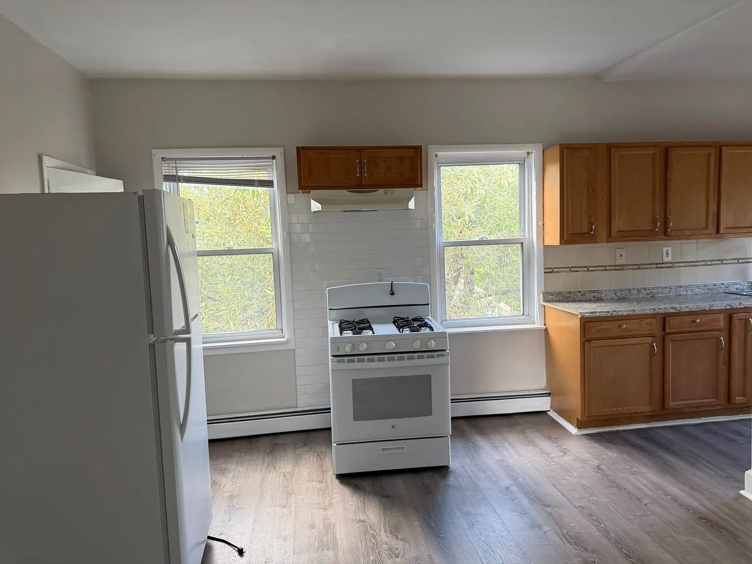 3 bed, 1200 sqft, $2,100 — Photo 4