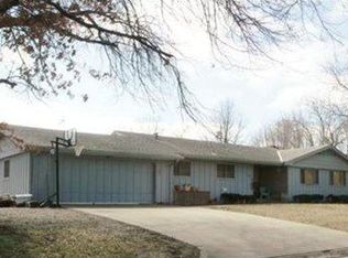 302 Jackson Ave, Garnett, KS 66032