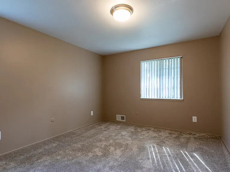 Gibraltar Pointe Apartments — Photo 12