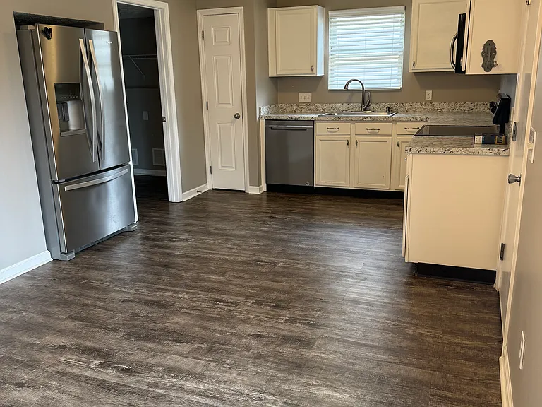 1017 Bella Dona Rd — Photo 2