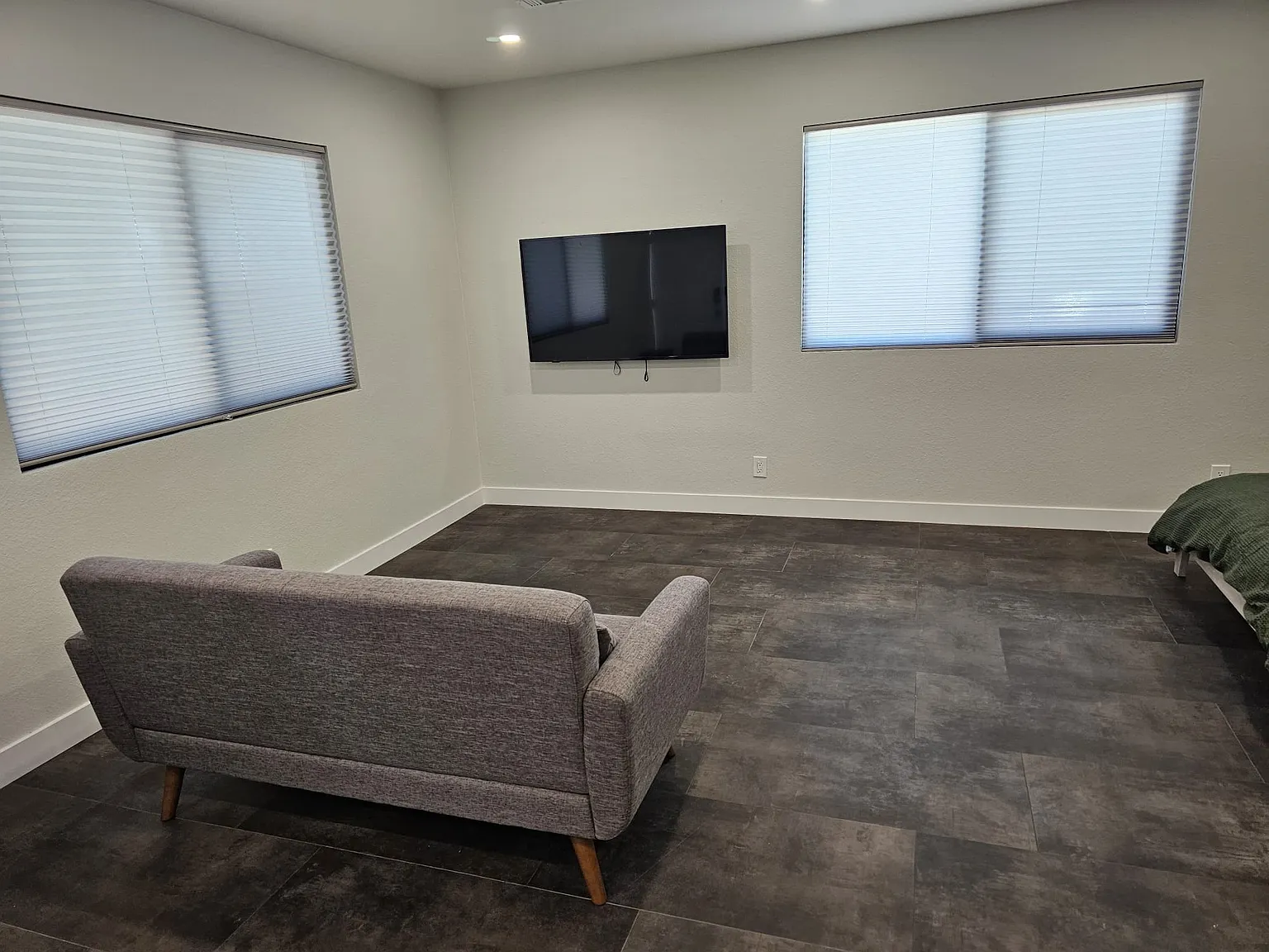 Studio, 650 sqft, $1,500 — Photo 2