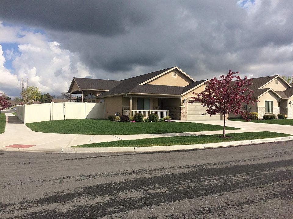 Front yard/Attached Double Car Garage