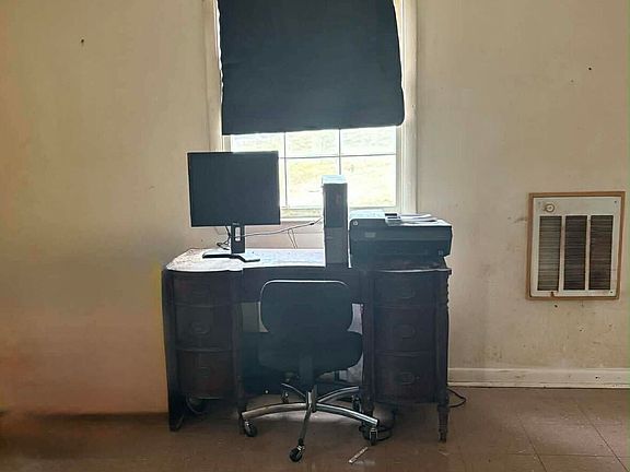 5th image of 301 Cumberland Pl