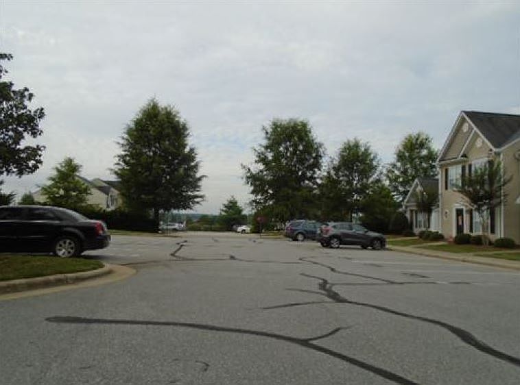 2nd image of 480 Dunwood Dr