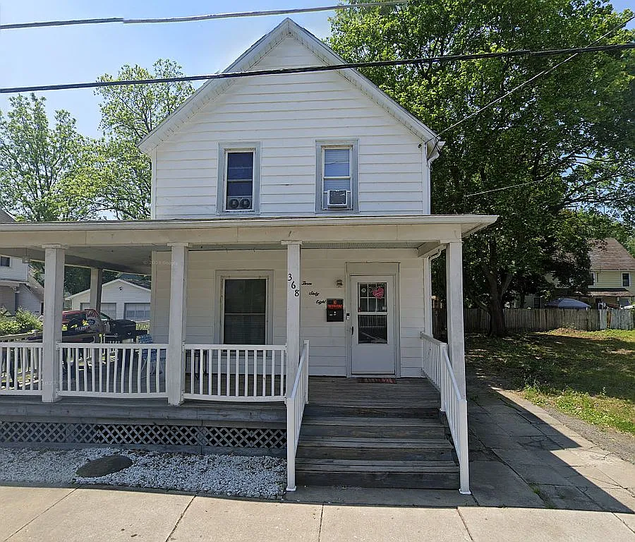 368 Wallace Pl photo 1