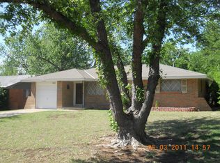 641 SW 1st Pl, Moore, OK 73160
