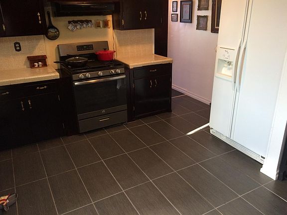 2nd image of 27785 De Anza St