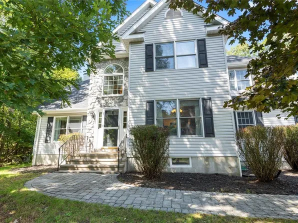 134 Pasquin Dr, East Stroudsburg, PA 18301