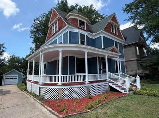 21 N Atwood Ave, Janesville, WI 53545