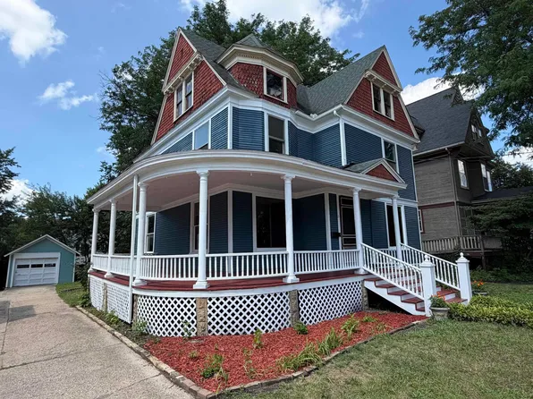21 N Atwood Ave, Janesville, WI 53545