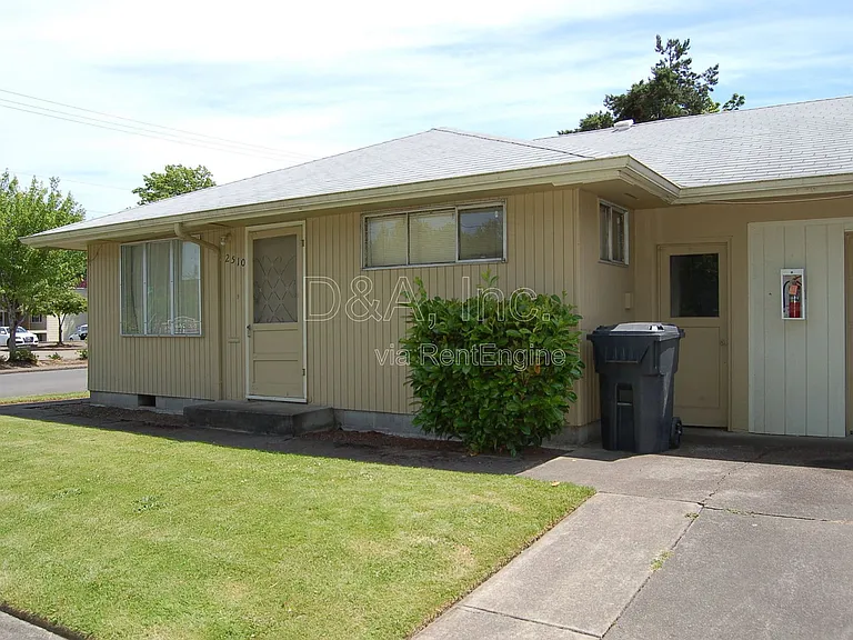 2520 NW Tyler Ave — Photo 10