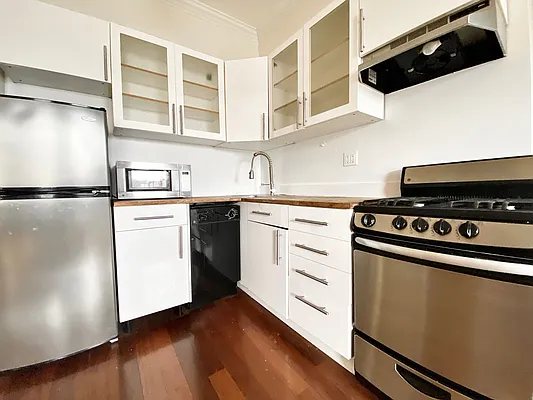 Rented by Voro NYC | media 23