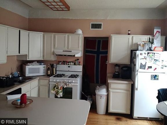 3rd image of 2121 Bryant Ave S