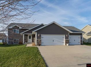 136 Flagstone Ln, Mankato, MN 56001