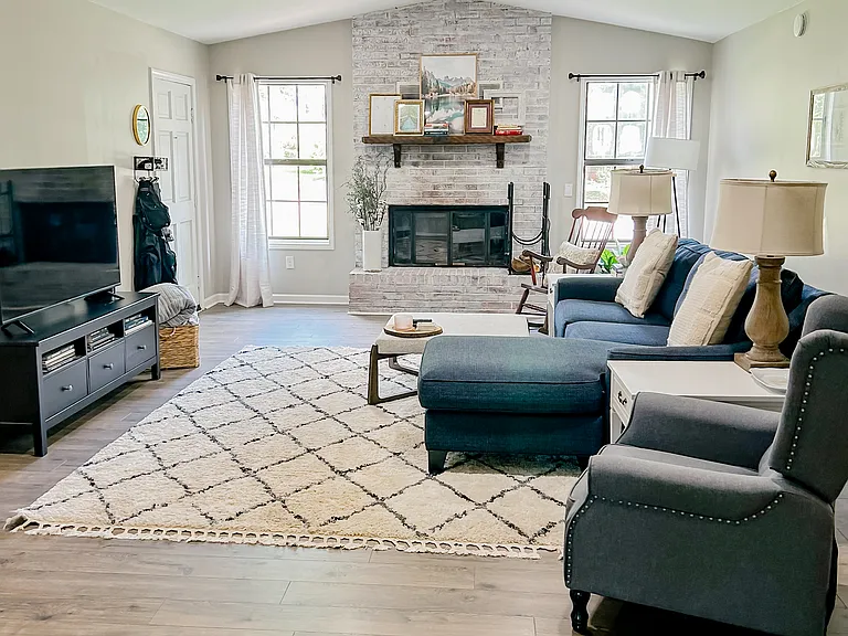 Antler Dr — Photo 3