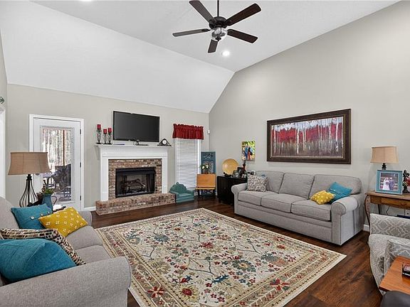 5th image of 143 Autumn Run Pl