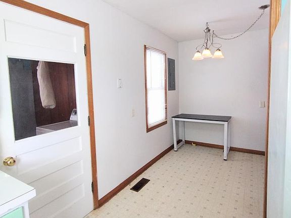 5th image of 4661 South St