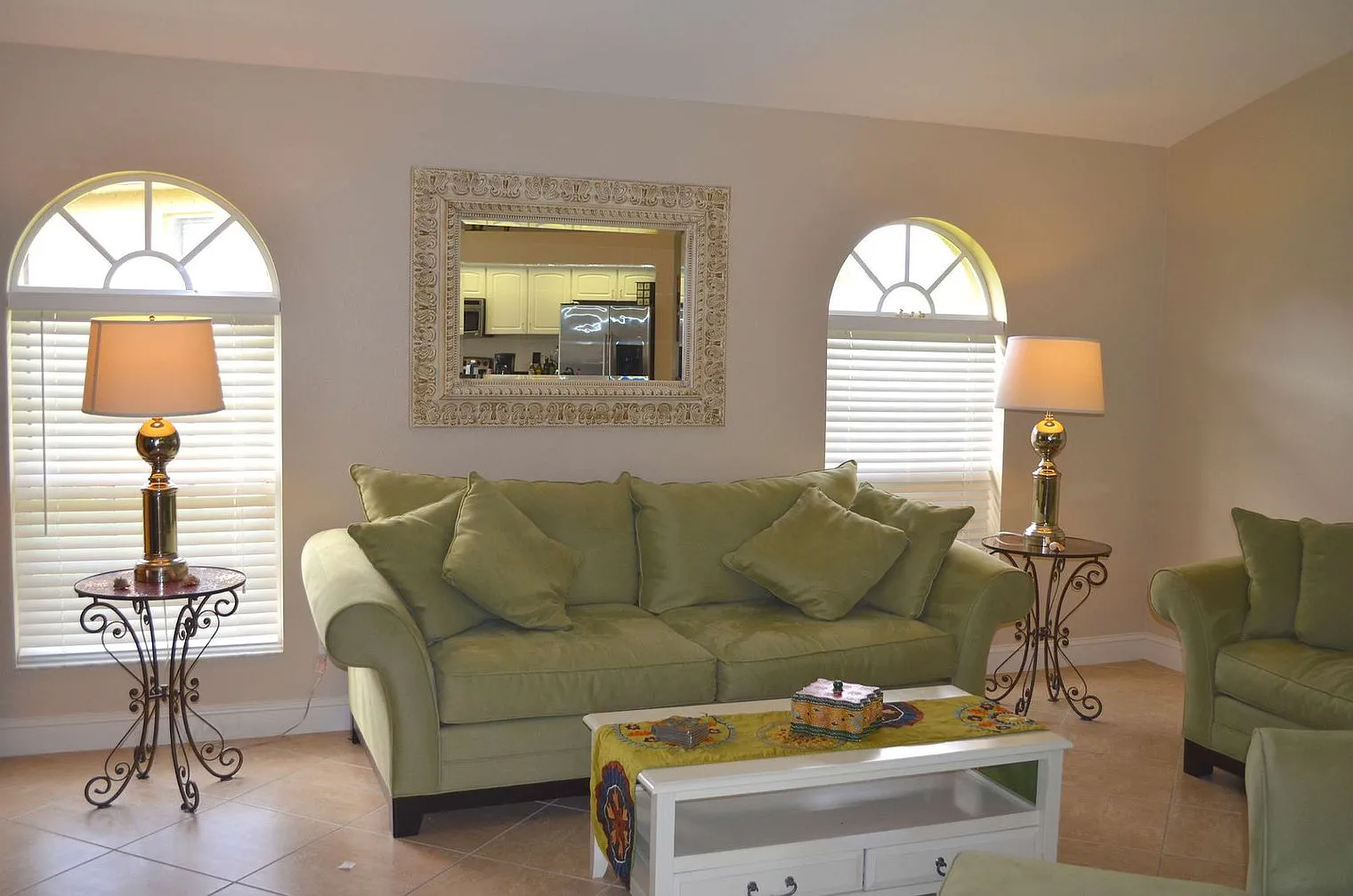 3 bed, 2.0 bath, 2098 sqft, $6,000 — Photo 2