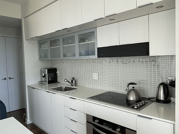 3rd image of 110 SW Charles St E #1803