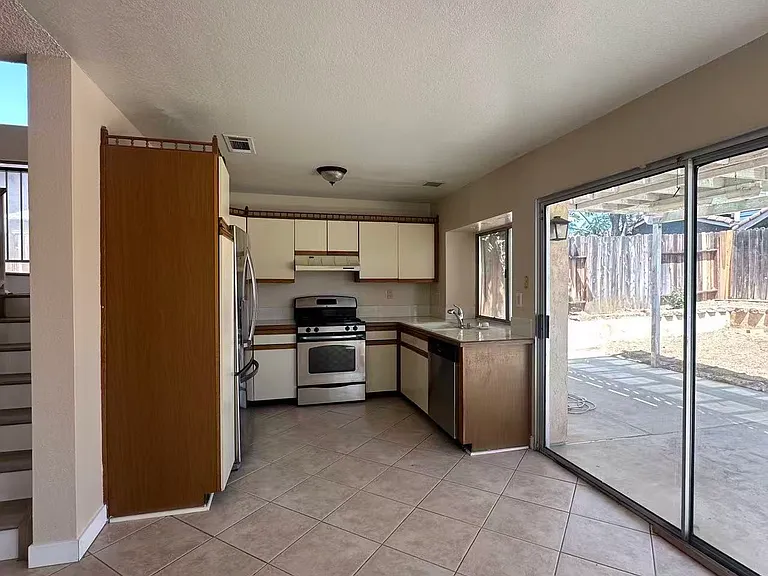 11110 Debra Way — Photo 3