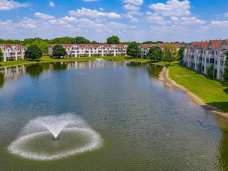 Indian Lakes Apartments — Photo 45