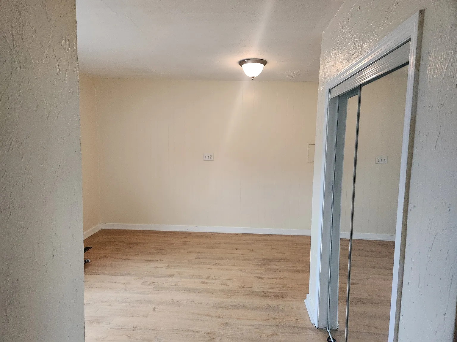 8 Main St — Photo 3