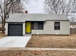 1914 S Ridgewood Dr, Wichita, KS 67218
